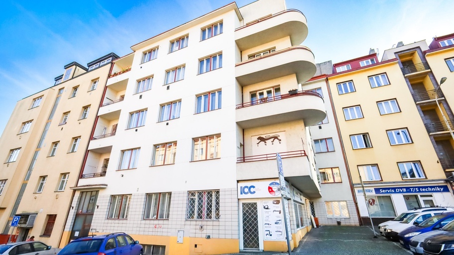APARTMENTS CLOSE TO THE CITY