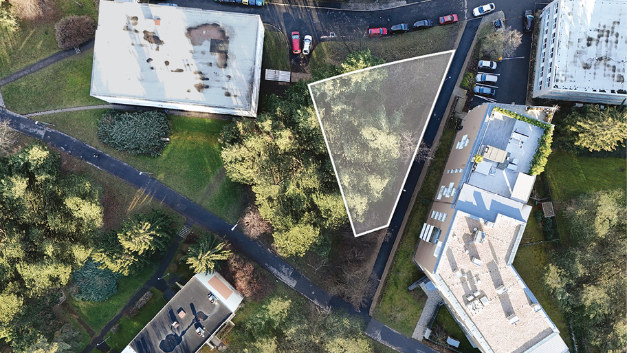 BUILDING PLOT