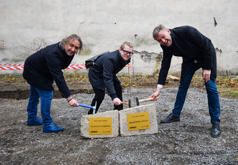 Zahájení výstavby Holečkova House a Rezidence Kobrova